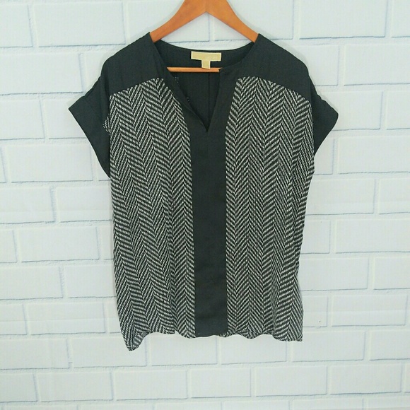 MICHAEL Michael Kors Tops - Michael Kors notch front black/white woven top